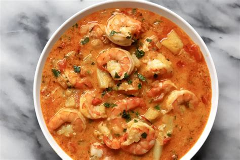  Moqueca de Camarão: A Flavorful Fusion of Coconut Milk and Aromatic Spices 