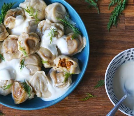  Pelmeni: ความหอมกรุ่นของเนื้อสัตว์และความนุ่มละมุนของแป้งในซอสครีม